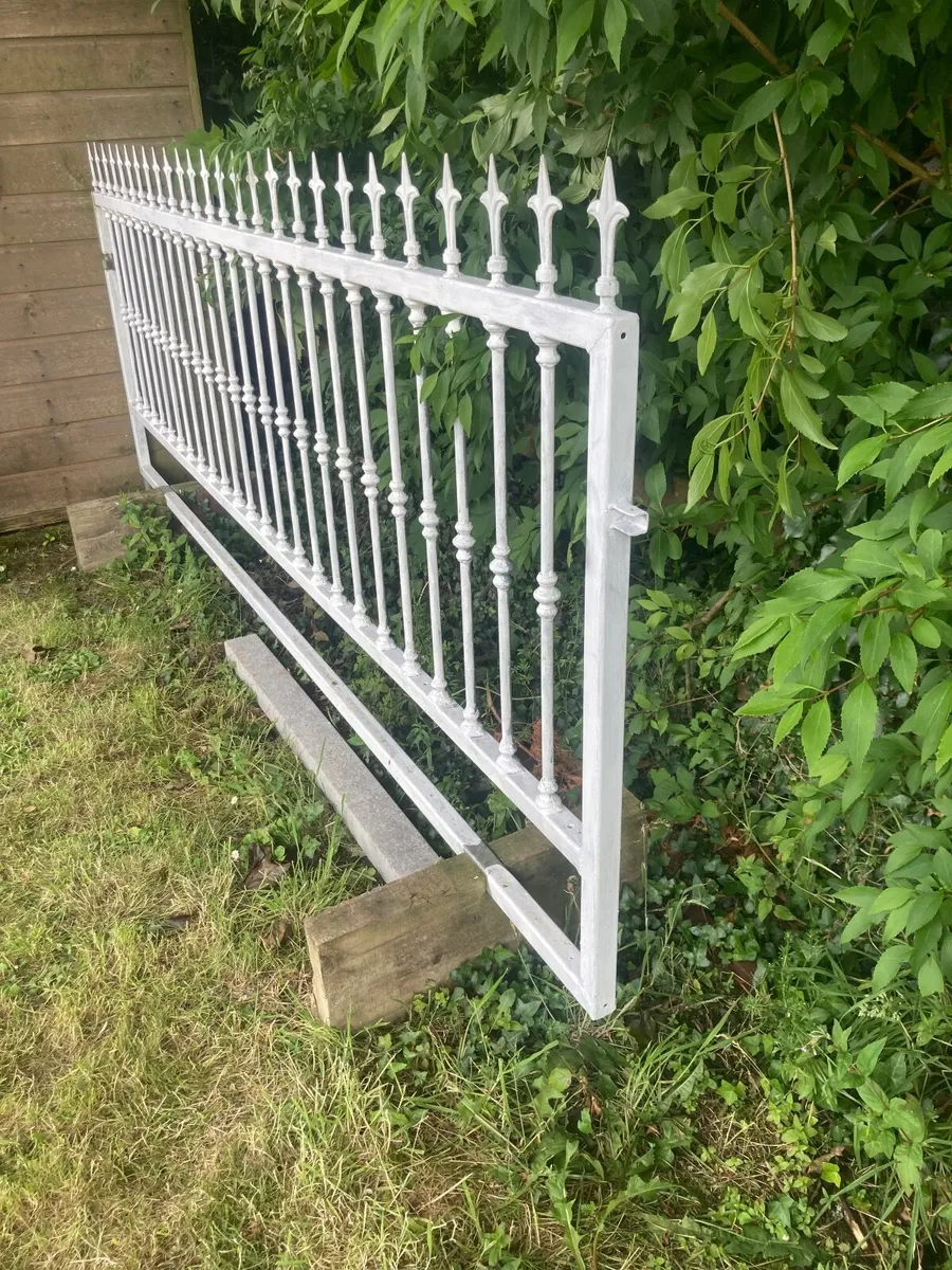 House gate - Image 3