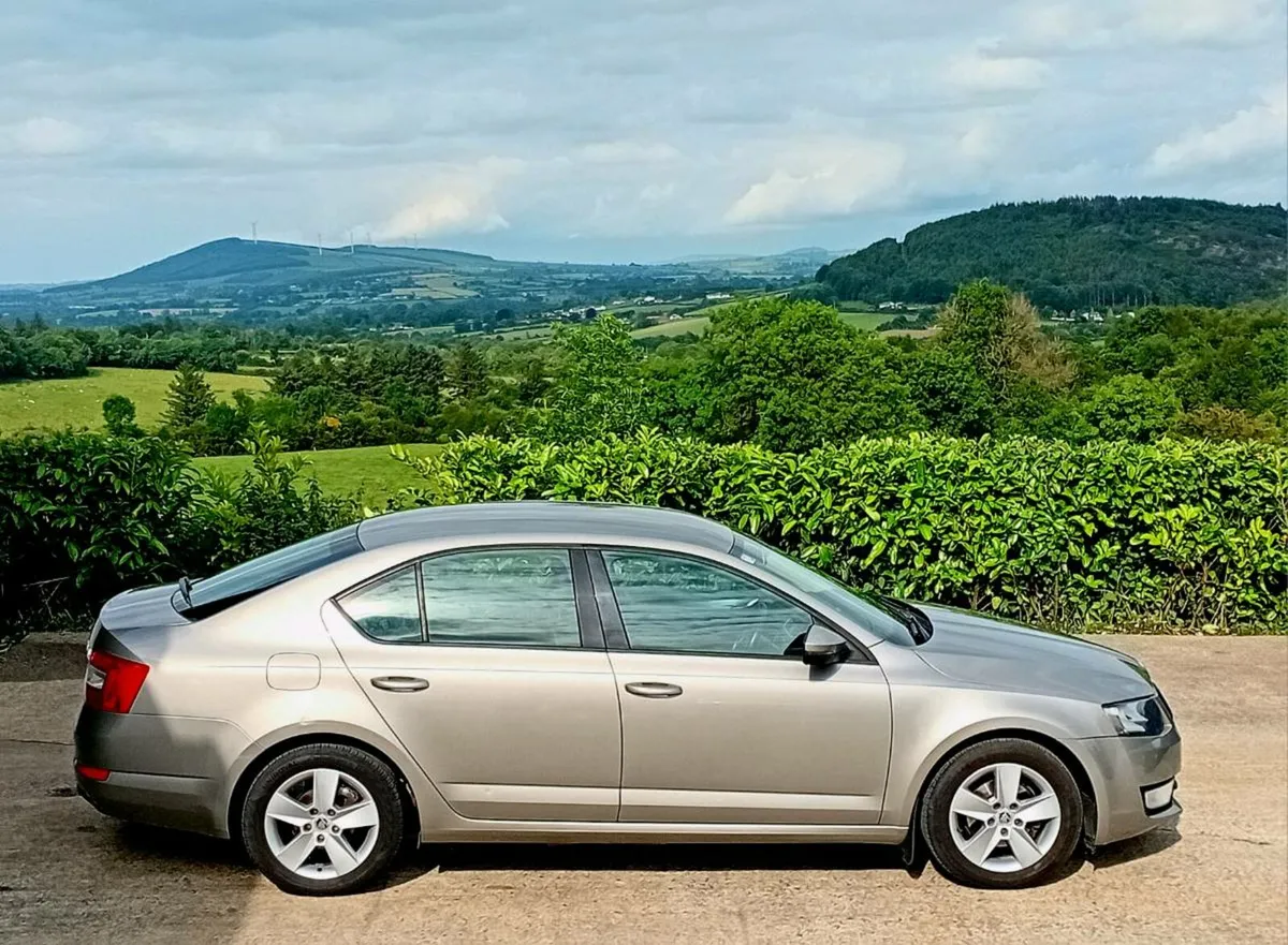 142 SKODA OCTAVIA 1.6TDi ☆ IMMACULATE ☆ - Image 2
