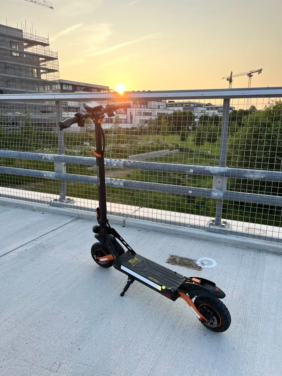 Kugoo Kukirin G2 Pro Electric Scooter - Image 1
