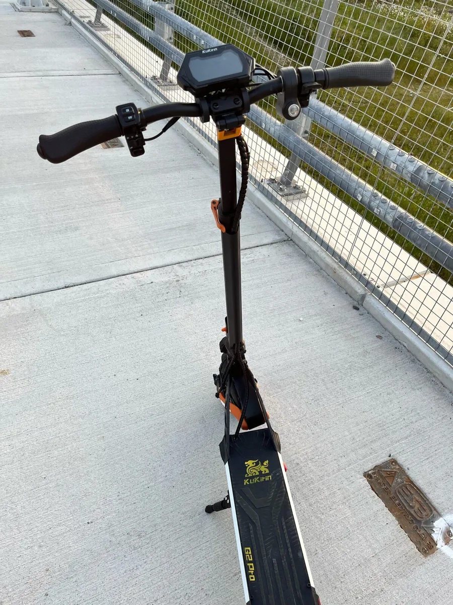 Kugoo Kukirin G2 Pro Electric Scooter - Image 4