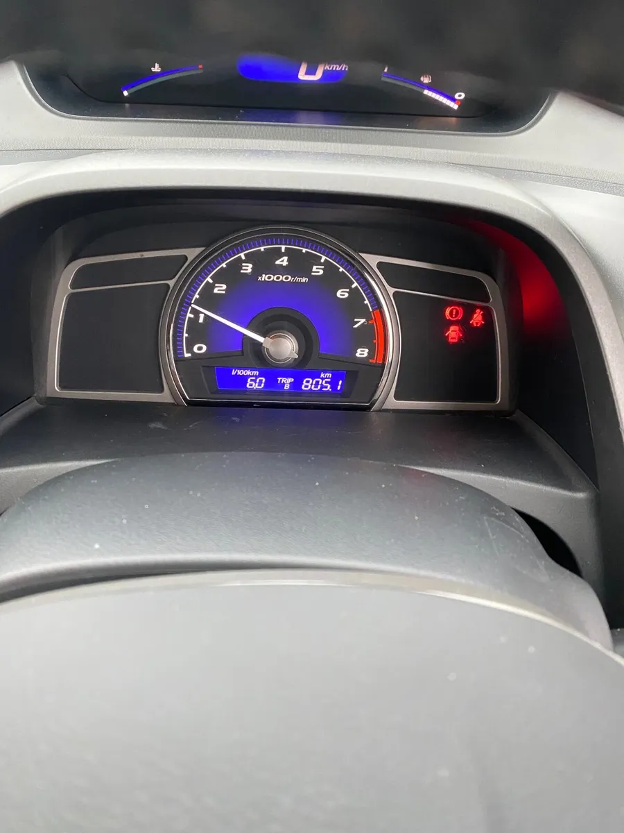 Honda Civic 2010 - Image 2