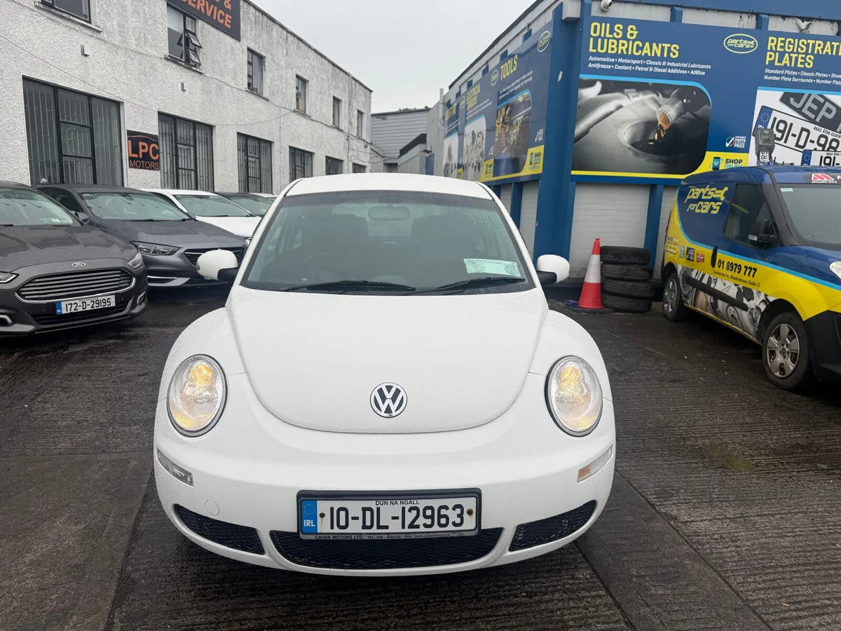 Volkswagen Beetle 2010 - Image 4