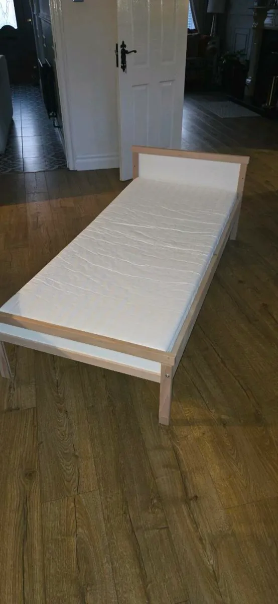 Small bed - Image 1