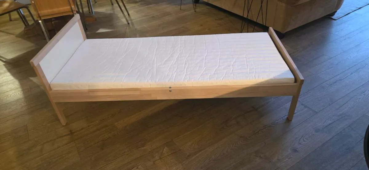 Small bed - Image 2
