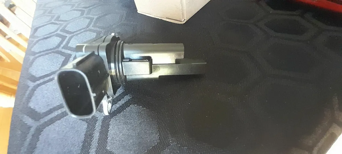 Genuine Toyota Prius Verso Avensis Auris Mass Air - Image 1