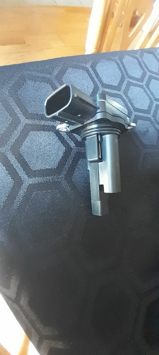 Genuine Toyota Prius Verso Avensis Auris Mass Air - Image 3