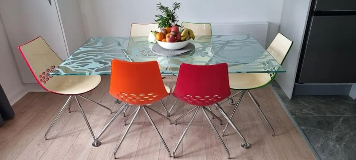 Dining Table with chairs - Image 1