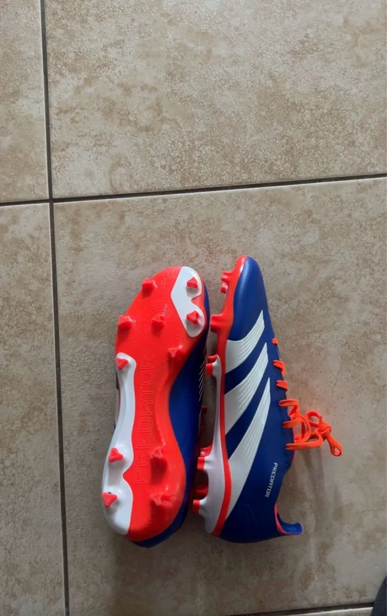 Football boots - Image 1