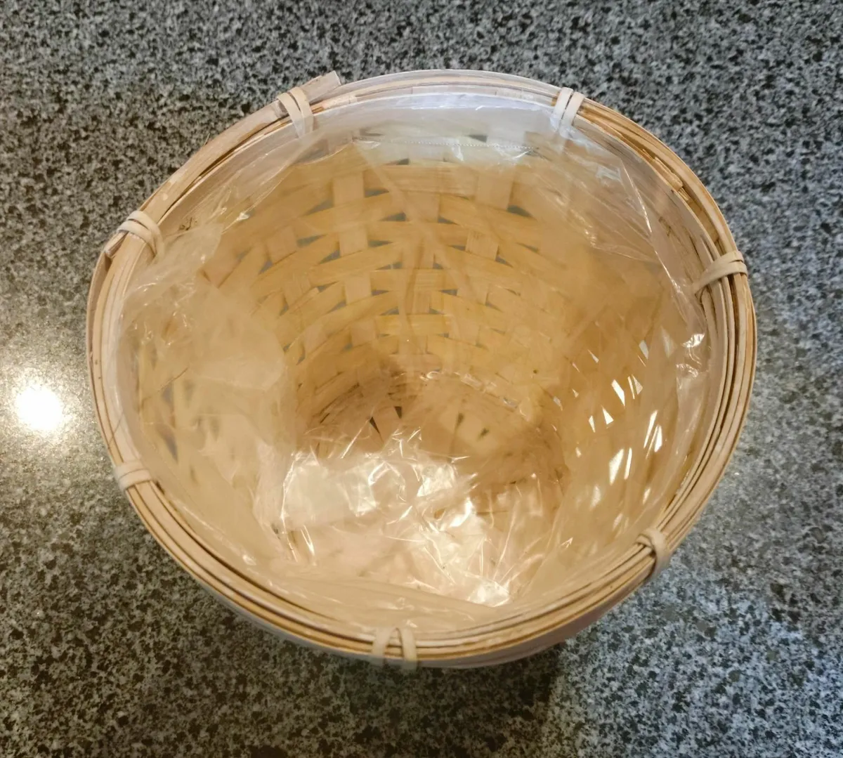 LIGHTWEIGHT WICKER/BAMBOO PLANT POT (USED). - Image 2