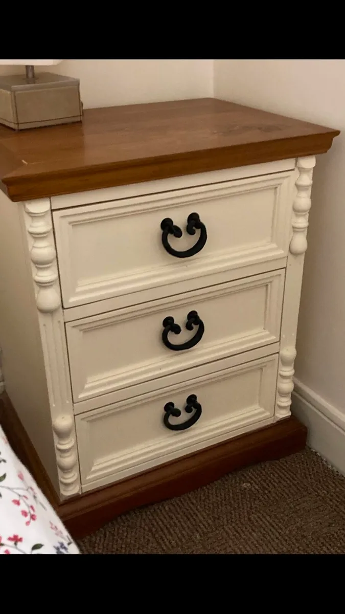 Single bed and bedside locker - Image 1