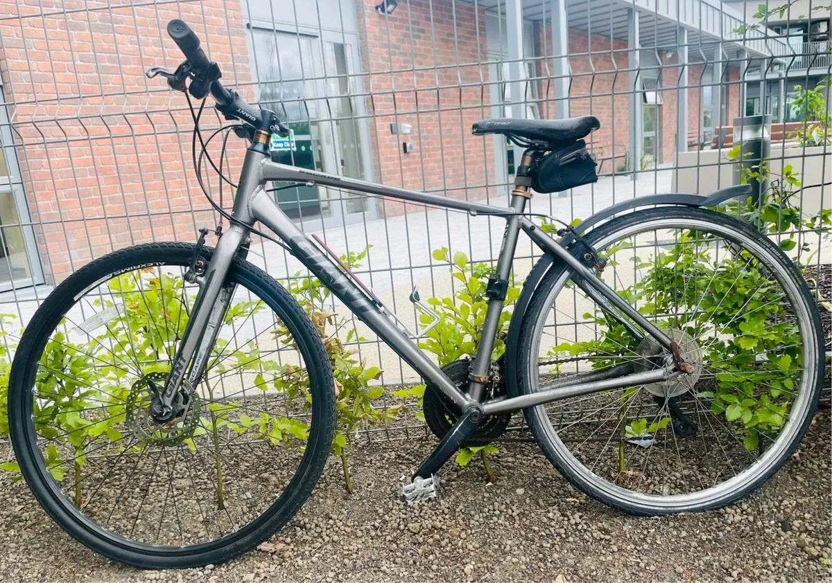 Disc brake giant bicycle for sale. - Image 1