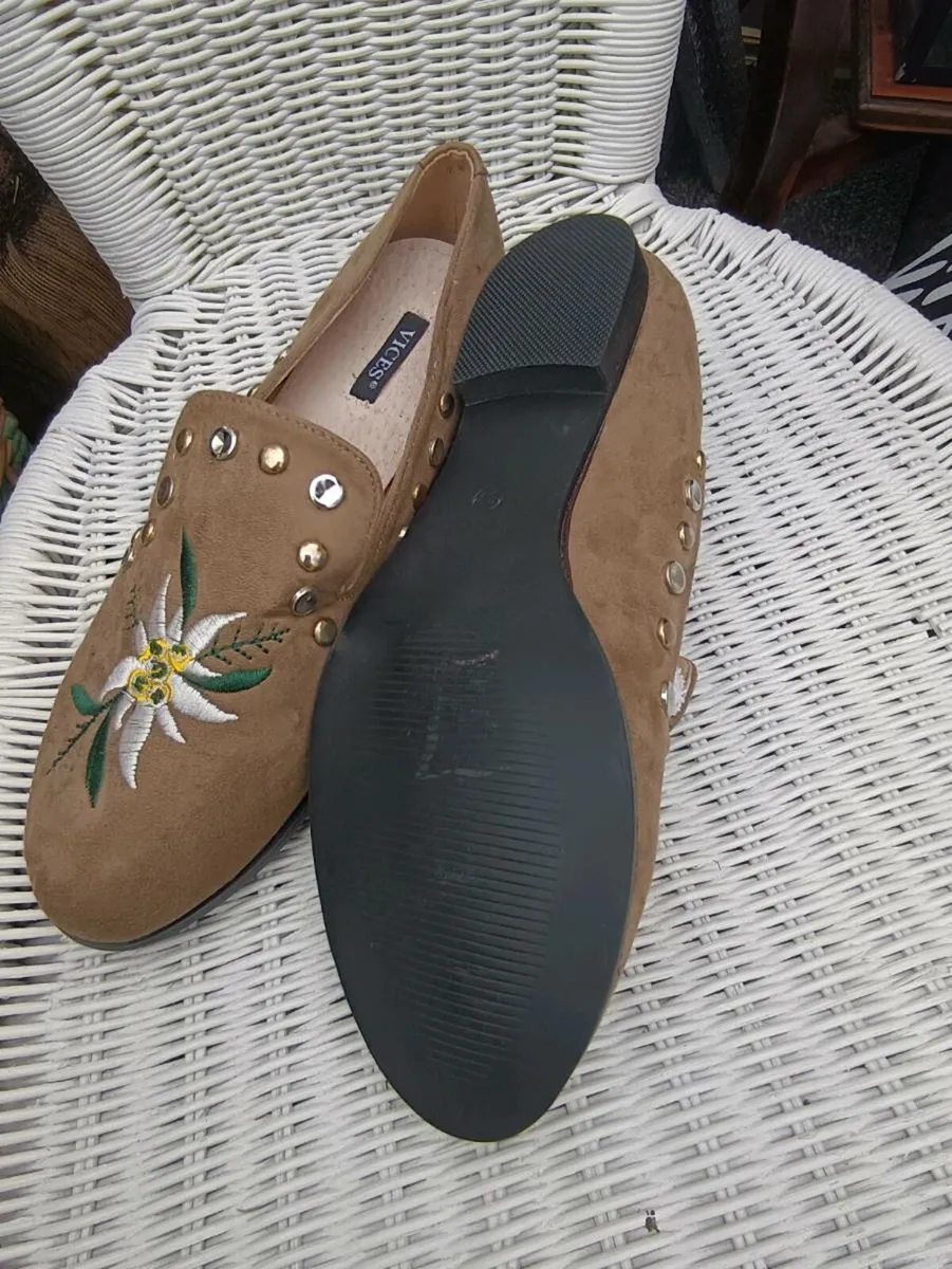 5 beautiful pairs shoes size 6 . - Image 2