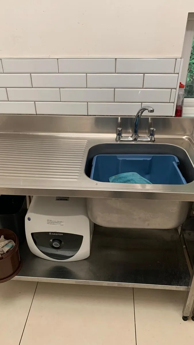 Stainless steel tables and sinks - Image 1