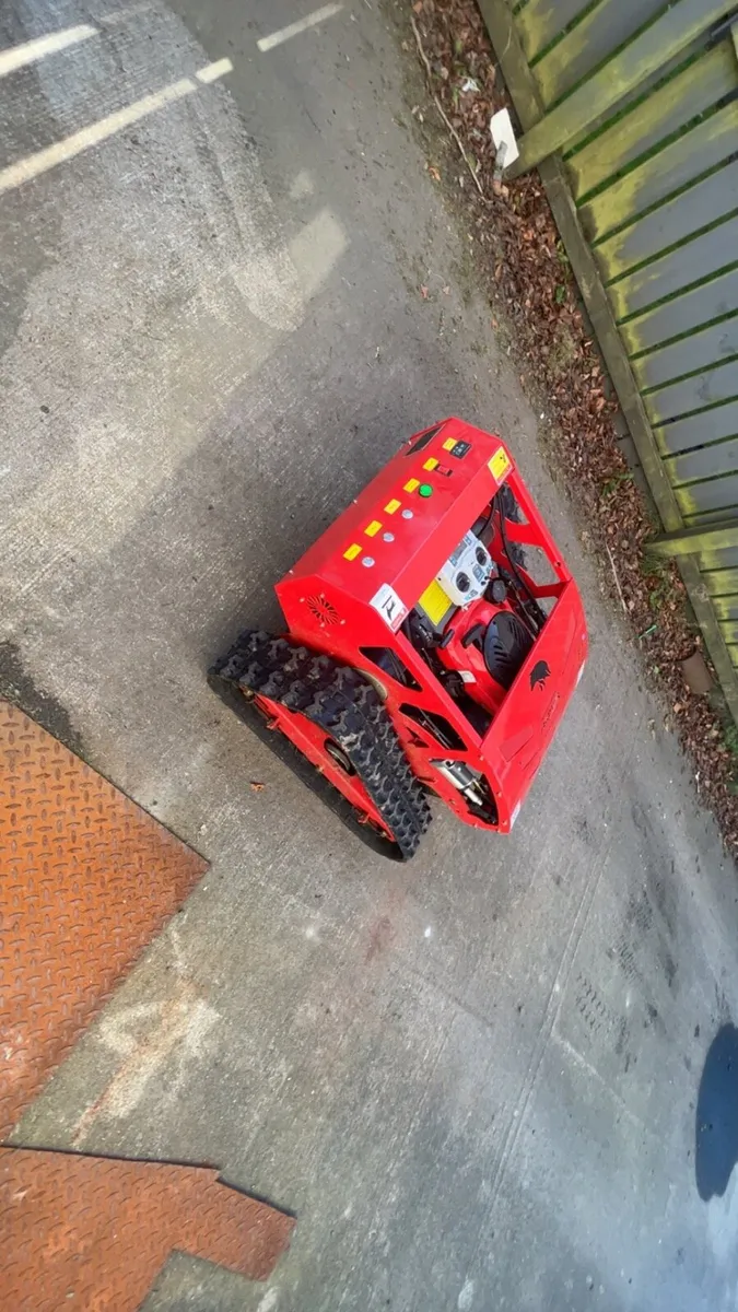 Remote control lawnmower (like new) - Image 2