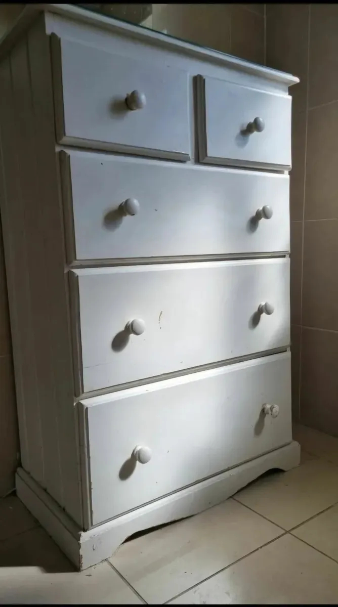 Solid Chest of drawers - Image 1