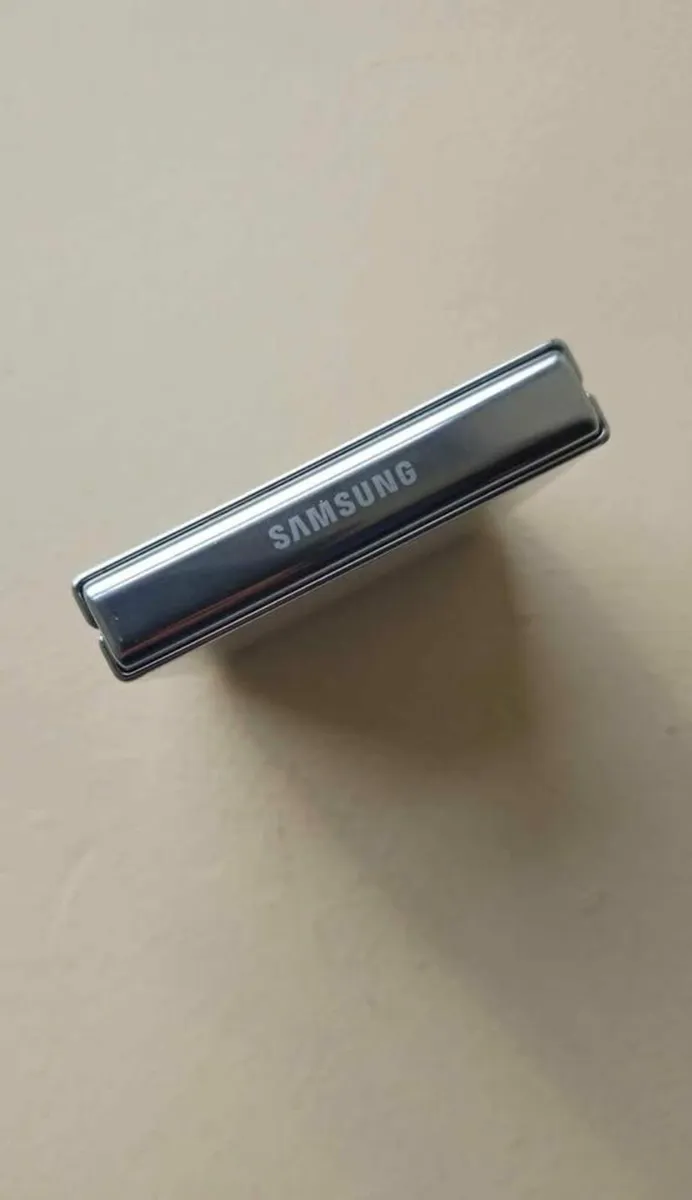 Samsung Galaxy Z Flip5 512GB Mint (Unlocked) - Image 2