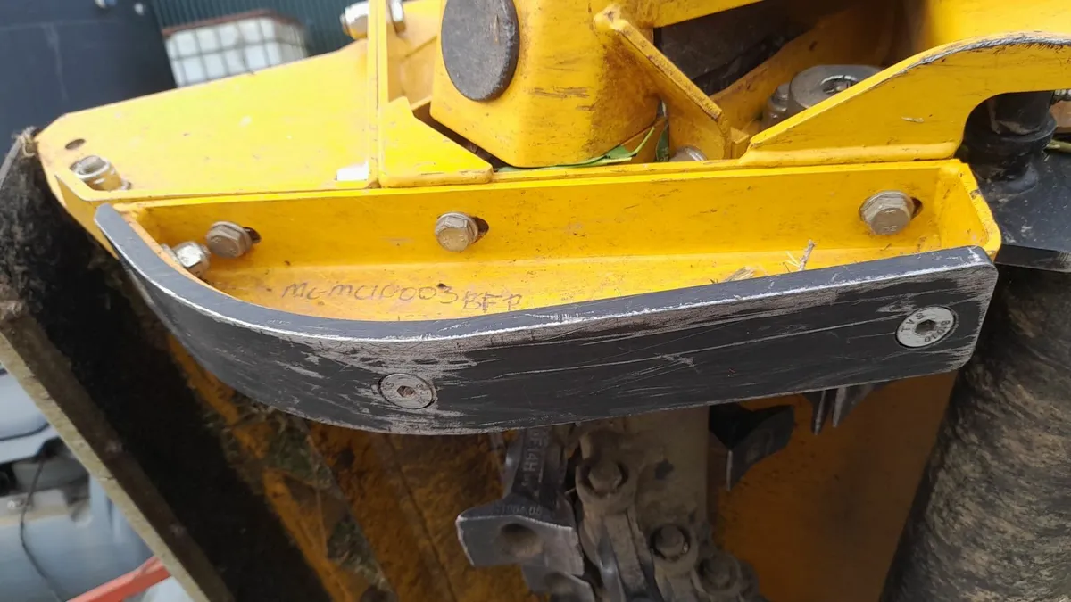 Hedge cutters - Image 1