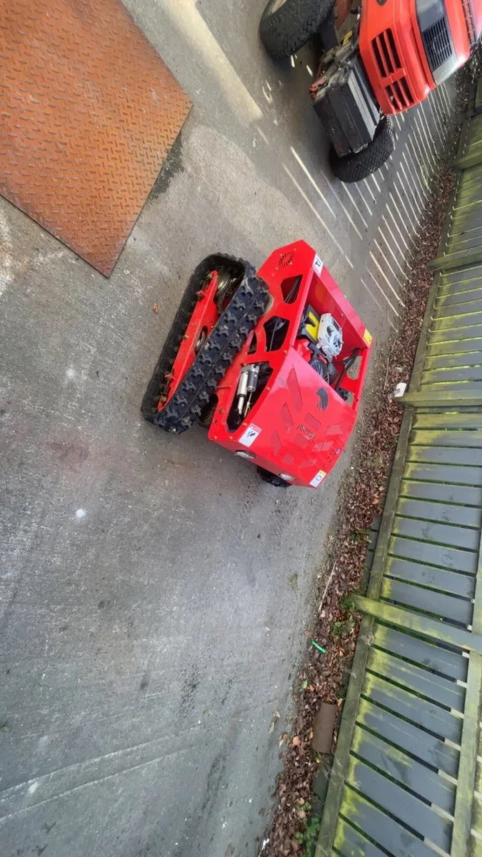 Remote control lawnmower (like new) - Image 1
