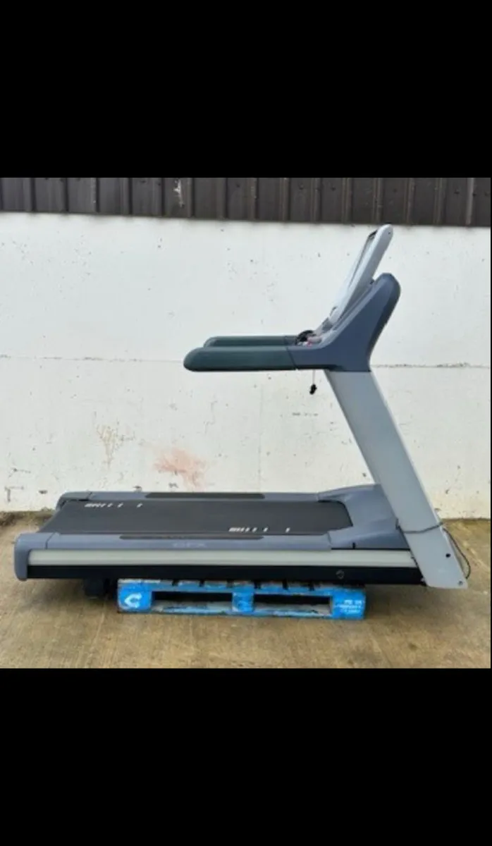 PRECOR TRM885 TREADMILL WITH P80 CONSOLE - Image 2