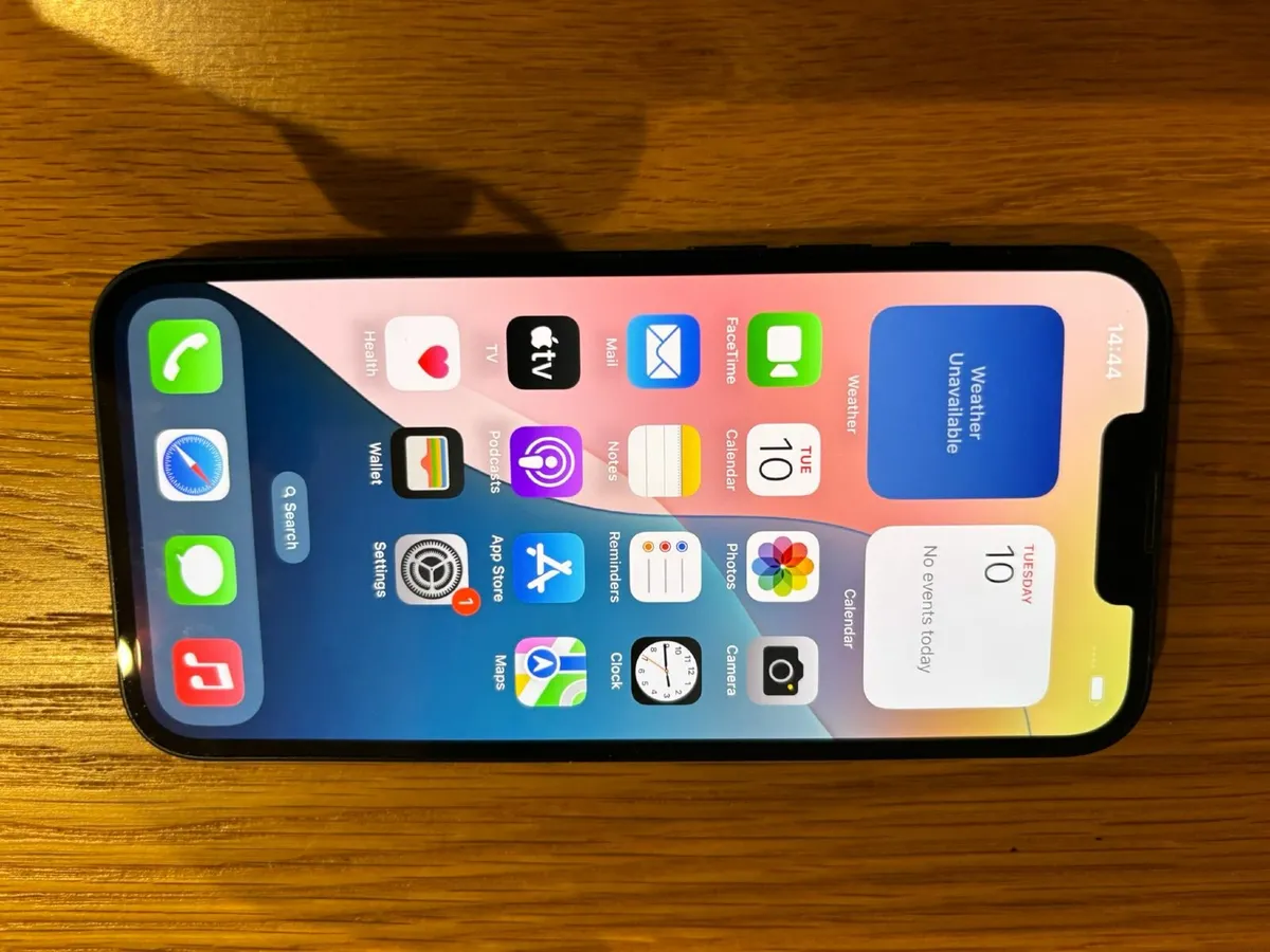 iPhone 13 - Image 2