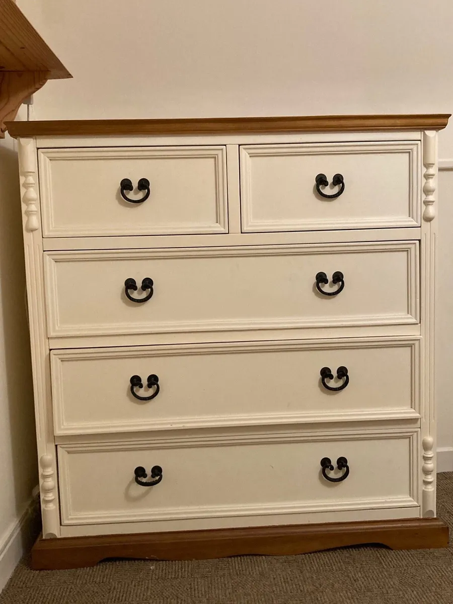Chest of drawers