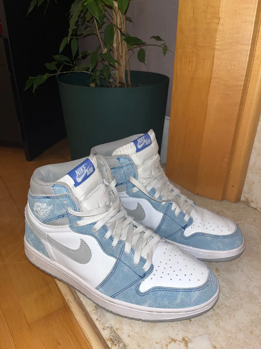 Air Jordan 1 Retro High OG "Hyper Royal" sneakers - Image 1