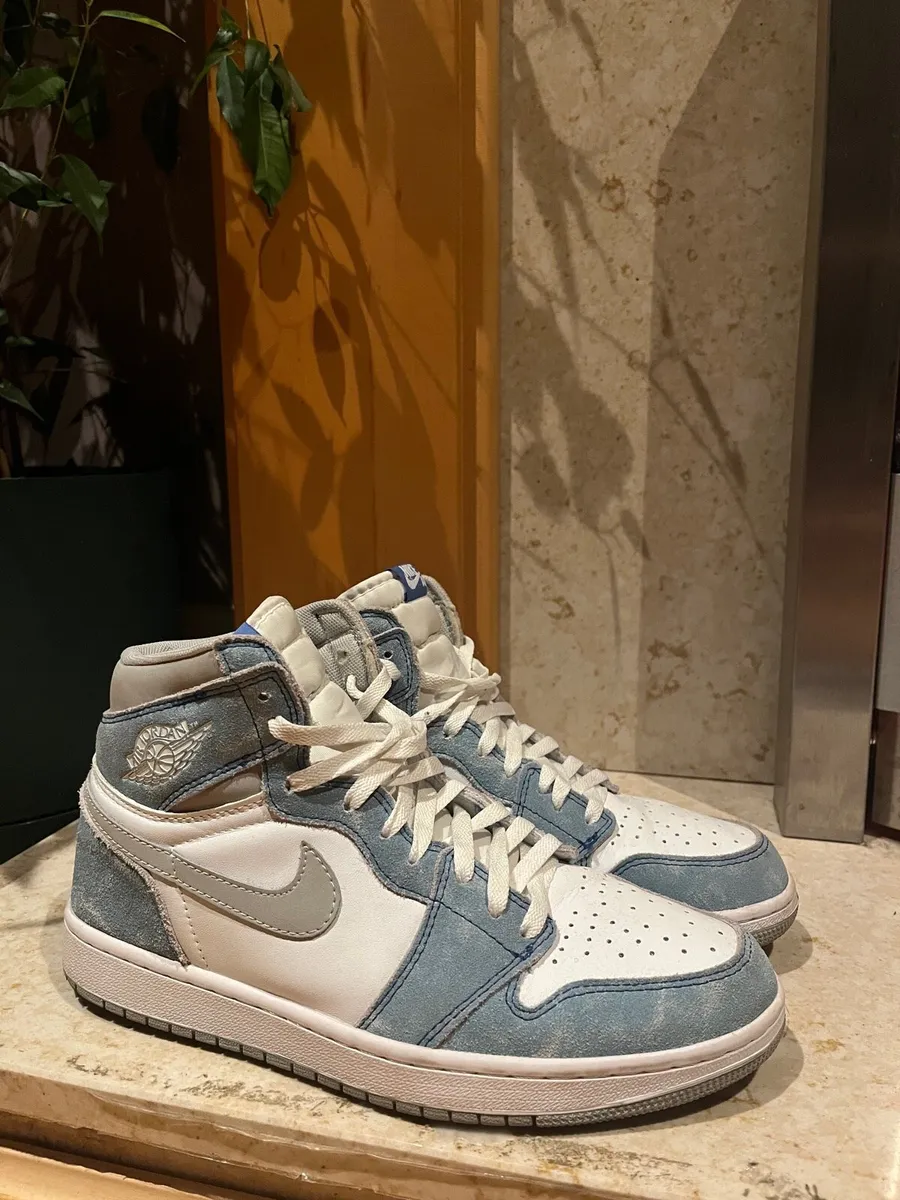 Air Jordan 1 Retro High OG "Hyper Royal" sneakers - Image 4
