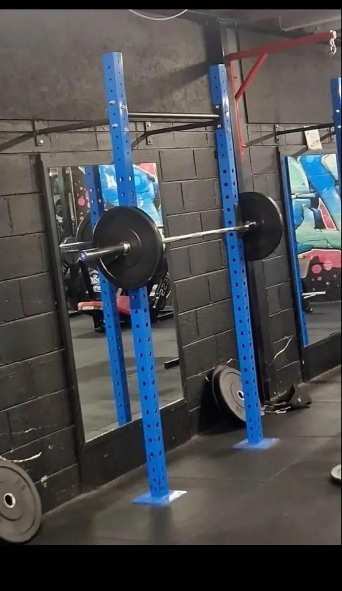 WEIGHT WALL RACK WITH HOOKS