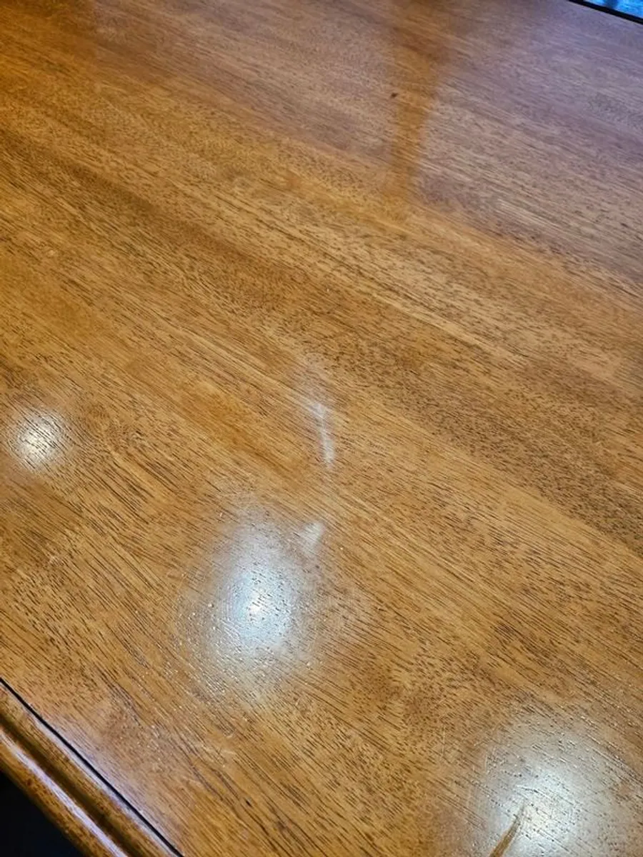 Dining table and 6 leather chairs - Image 2