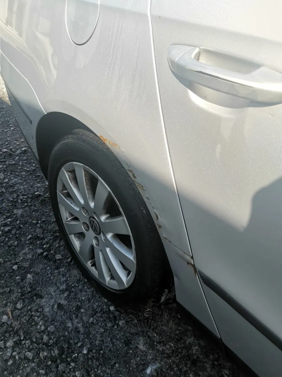 Volkswagen Passat 2009 - Image 4