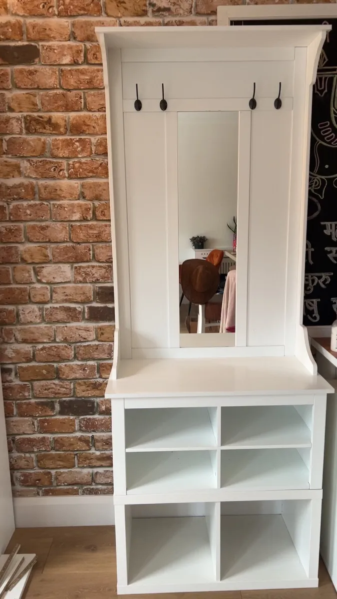 Hallway unit with storage - Image 2