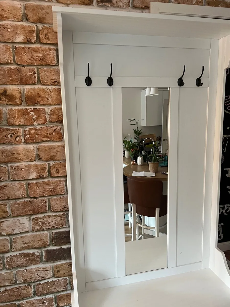 Hallway unit with storage - Image 4