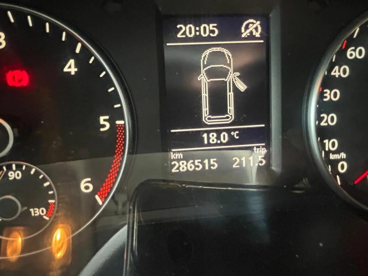 2012 Volkswagen Sharan 1.9 TDI 7 seater - Image 2