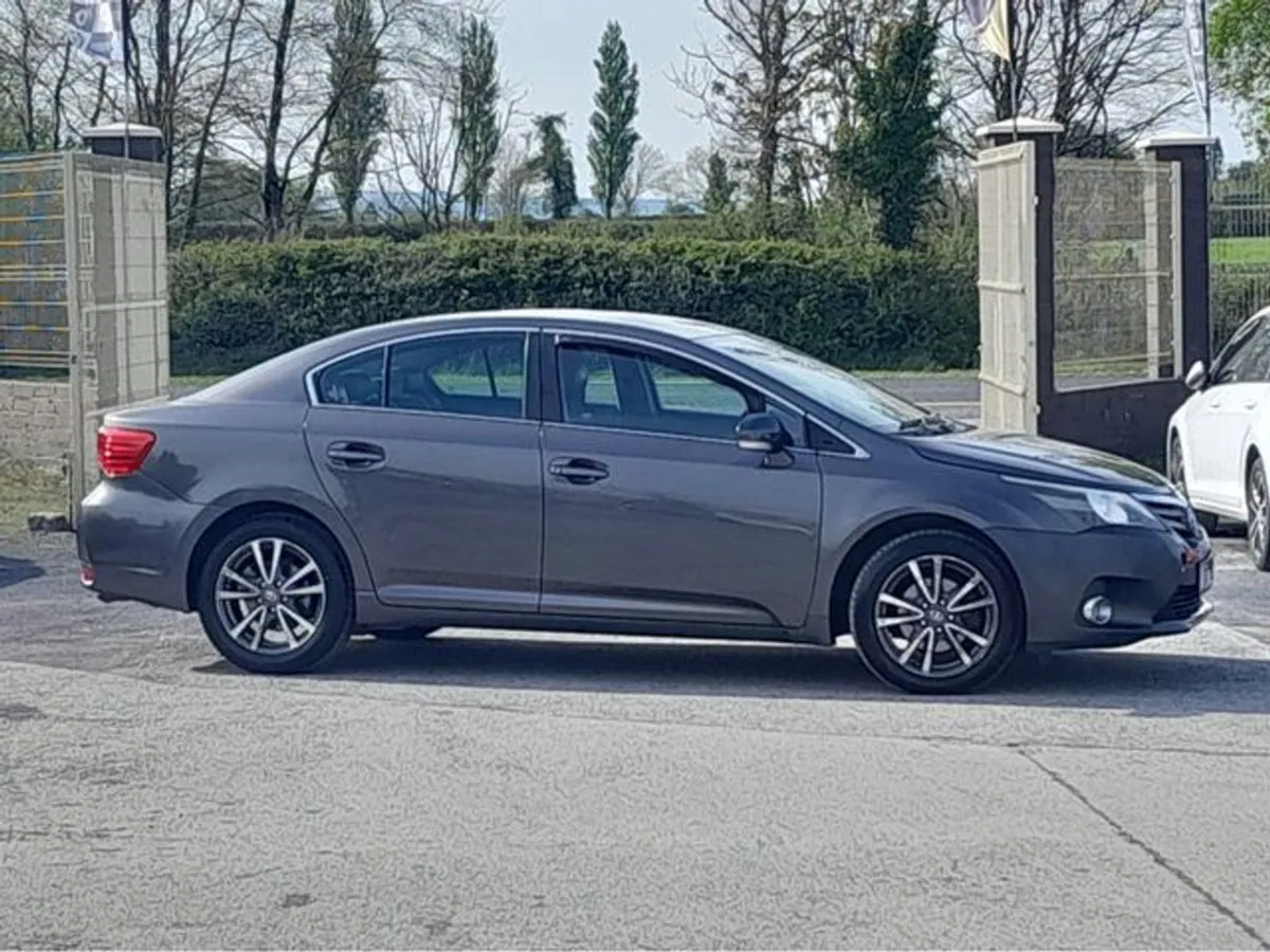Toyota Avensis 2.0 D-4d Luna RC 4DR - Image 1