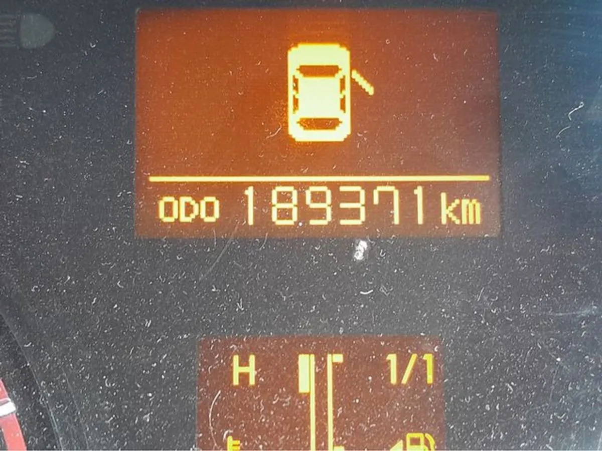 Toyota Avensis 2.0 D-4d Luna RC 4DR - Image 2