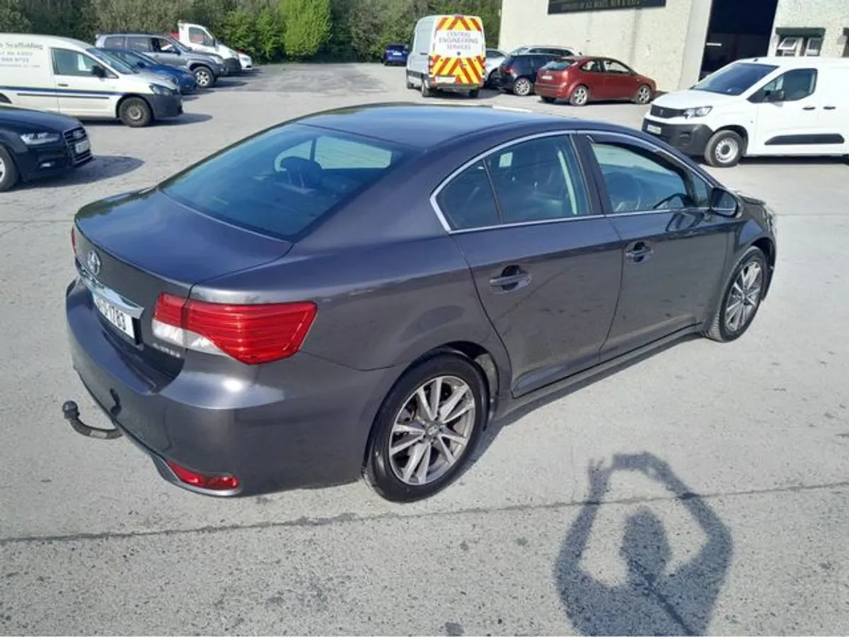 Toyota Avensis 2.0 D-4d Luna RC 4DR - Image 4