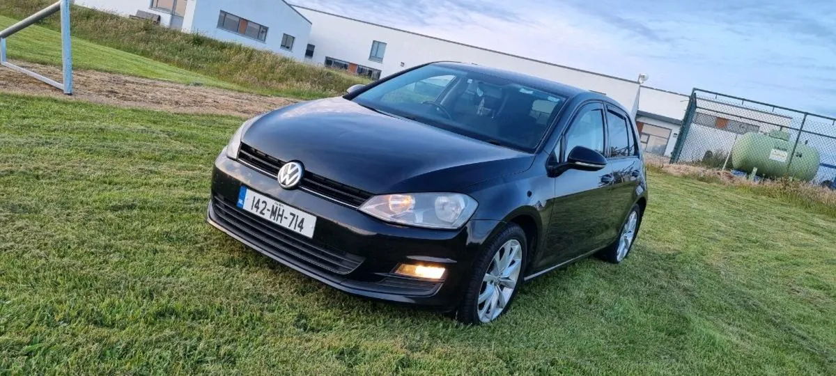 2014 Volkswagen Golf - Image 2