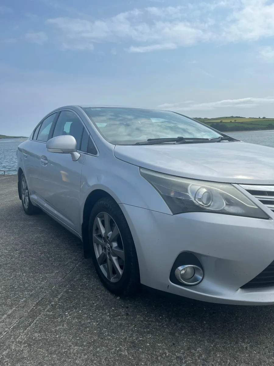 Toyota Avensis 2012 - Image 2
