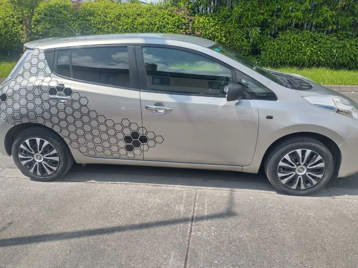 2015 Nissan Leaf - Image 2