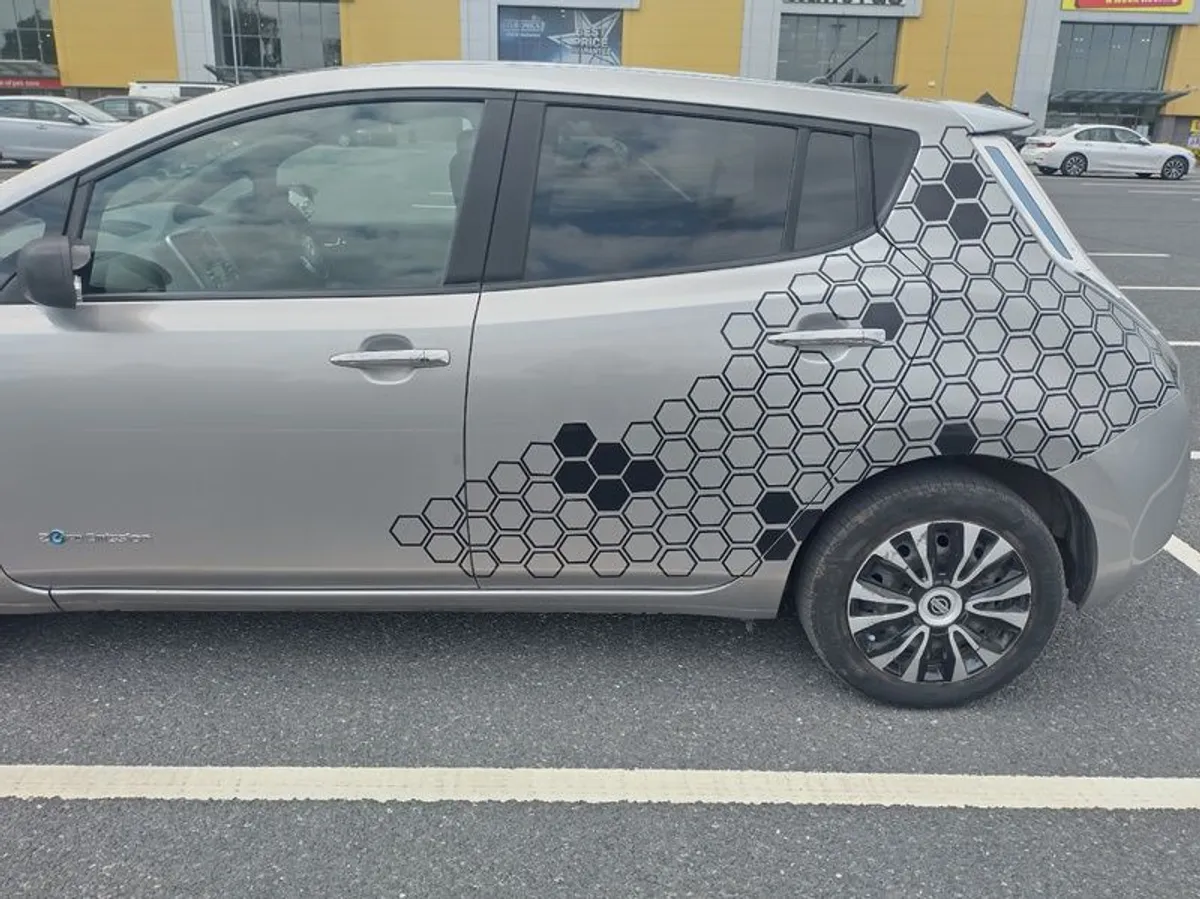2015 Nissan Leaf - Image 3