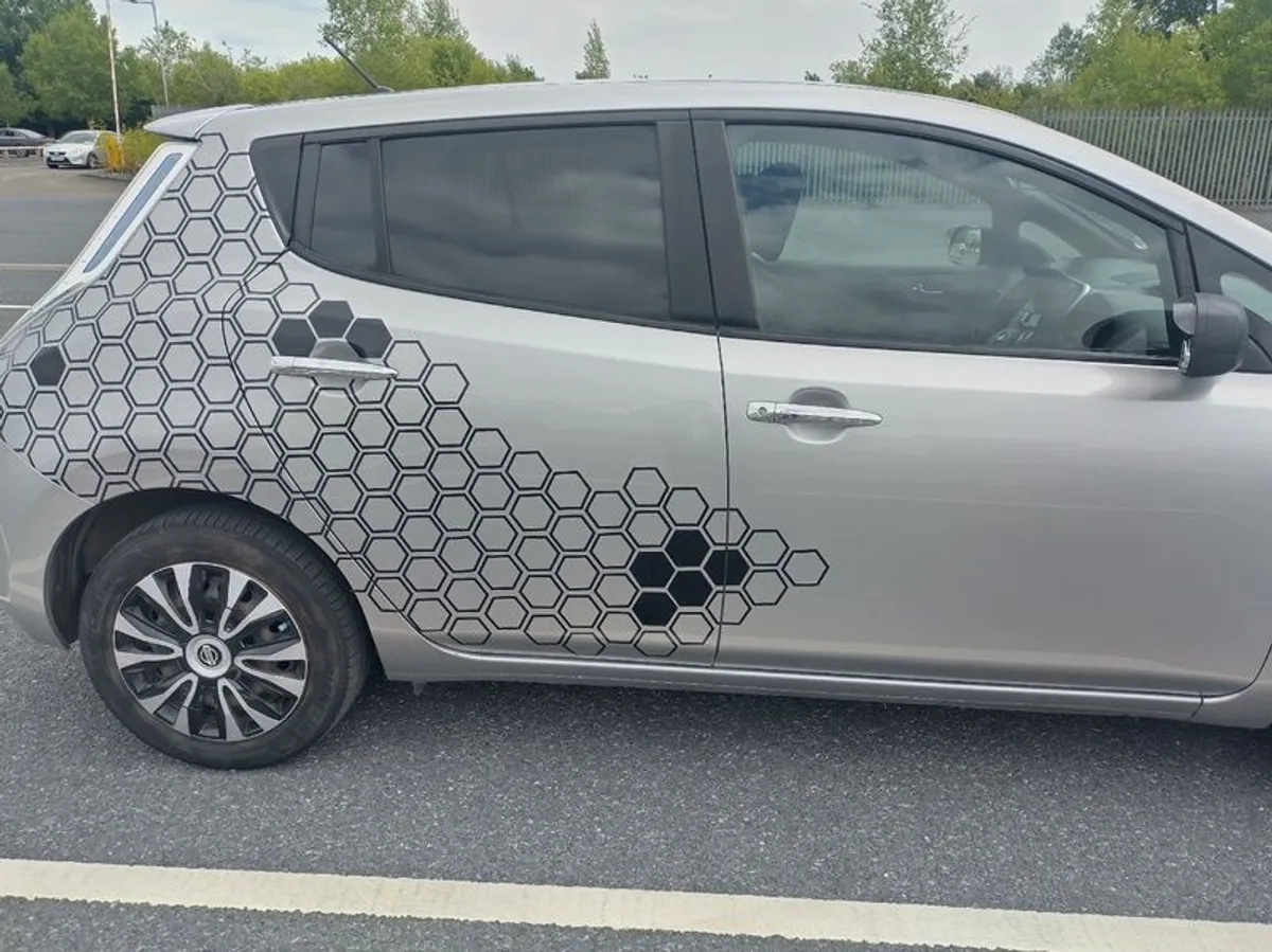 2015 Nissan Leaf - Image 4