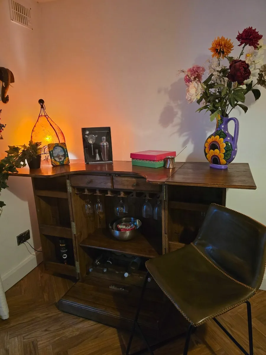 Antique wine bar - Image 1