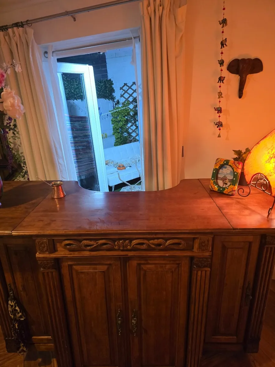 Bar - Image 1