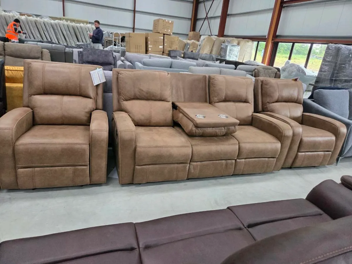 Brand new Ruben 311 recliner suit reduced