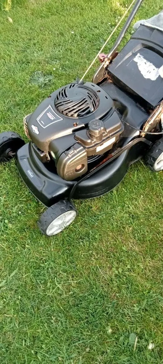 Briggs & Stratton Lawnmower - Image 1