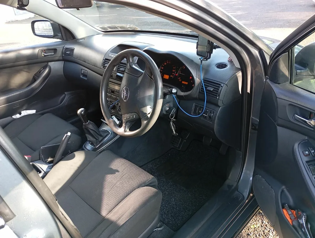 Toyota Avensis 2005 - Image 2