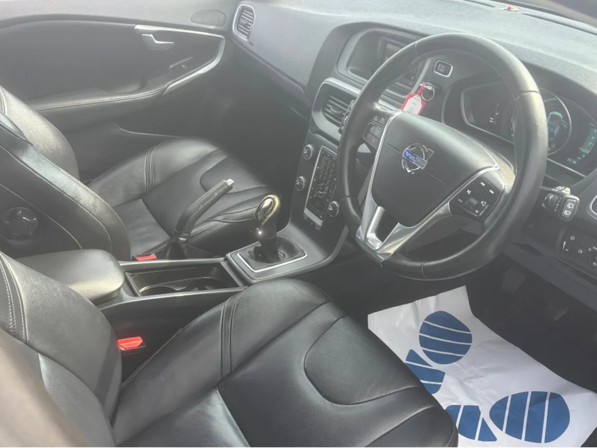 Volvo V40 D2 SE 1.6 D LOW KMS - Image 2