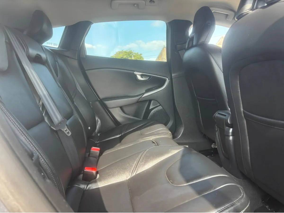 Volvo V40 D2 SE 1.6 D LOW KMS - Image 4