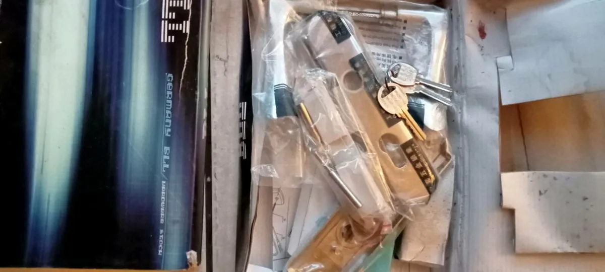 Joblot brand new door handles & door hinges - Image 2