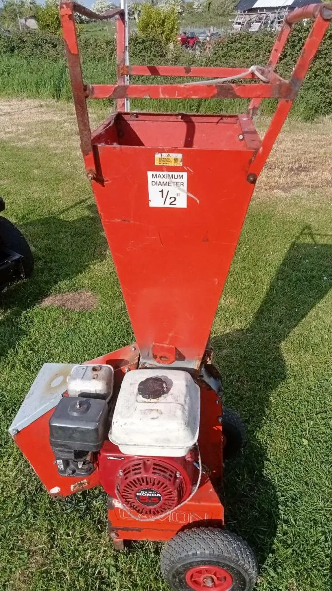 Honda petrol wood chipper - Image 1